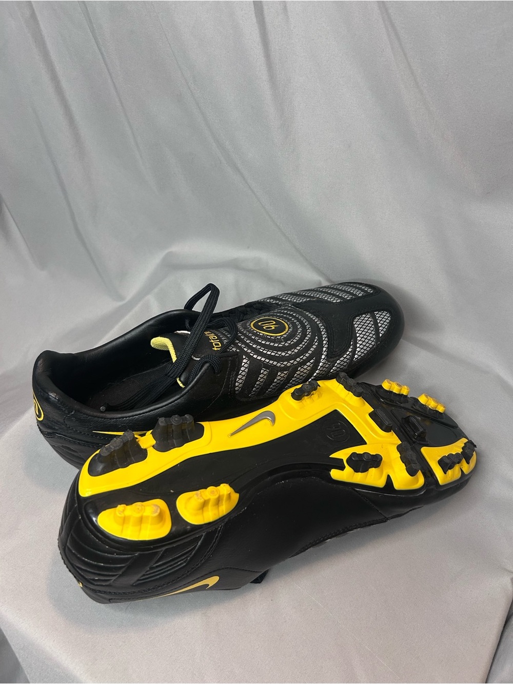 Nike Black Silver & Yellow Men's Soccer Cleats - Total 90 Style - Picture 5 of 7
